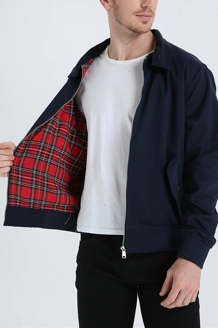 Stijlvolle Harrington-jas voor heren in klassiek design, met opstaande kraag, geribbelde manchetten en praktische zakken.