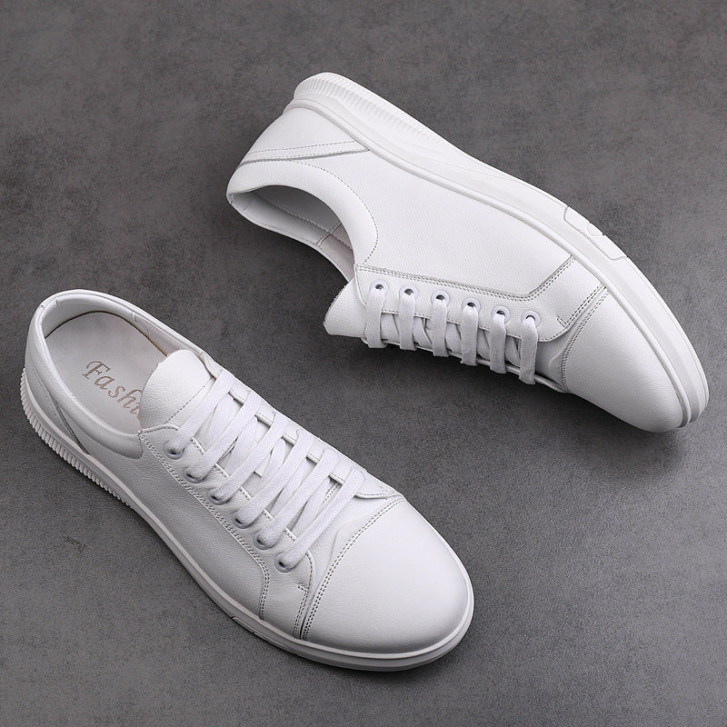 Bovenaanzicht van een zwarte heren board schoen, perfect voor een strakke look en maximaal comfort.