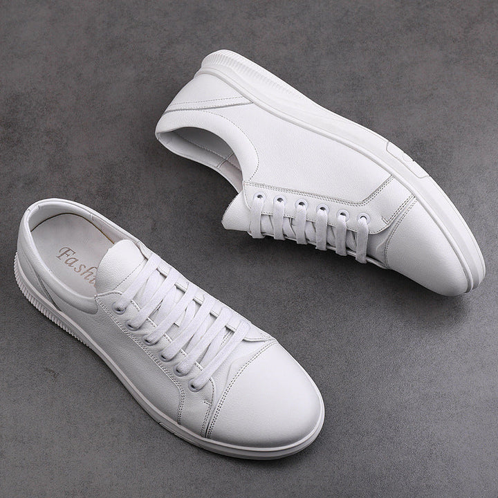 Bovenaanzicht van een zwarte heren board schoen, perfect voor een strakke look en maximaal comfort.