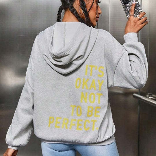Moderne dames hoodie met zachte stof en casual pasvorm, perfect voor dagelijks gebruik of thuis.