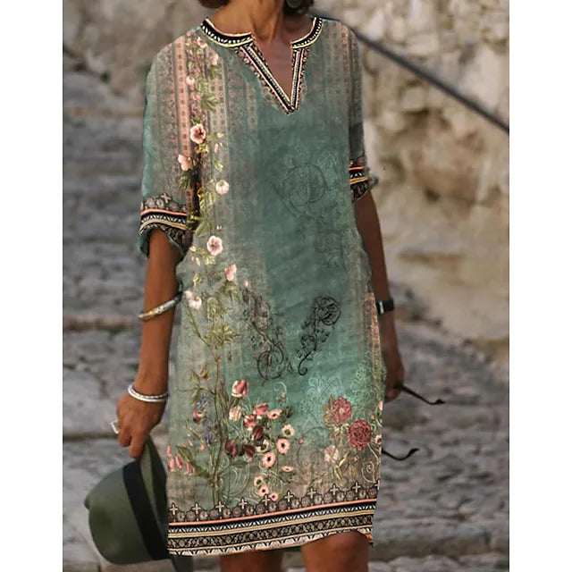 Stijlvolle dames zomerjurk in lichte stof, elegant design, knielengte met V-hals voor zomerse gelegenheden.