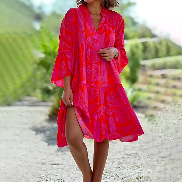 Zita zomerjurk in detail, toont de trendy snit en de lichte stof die ideaal is voor de zomer.