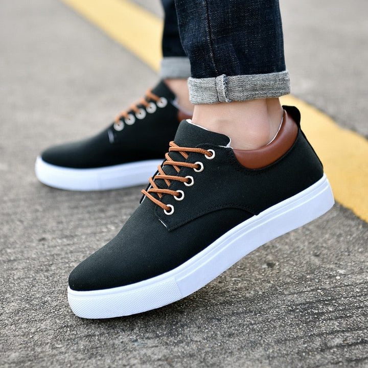Stoere heren sneakers David met witte zool, ideaal voor casual dagelijks gebruik.