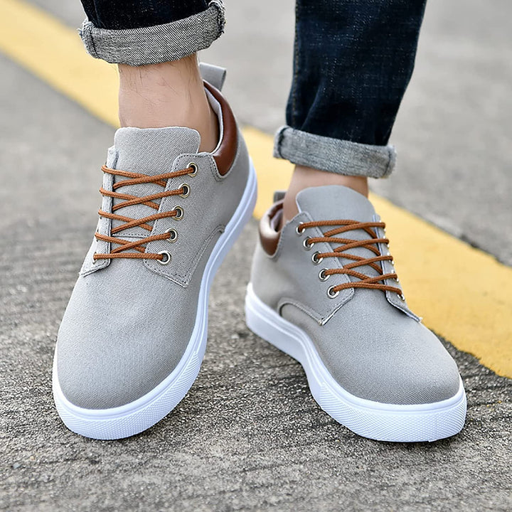 Loop in stijl met David heren sneakers, comfortabel met een moderne witte zool.