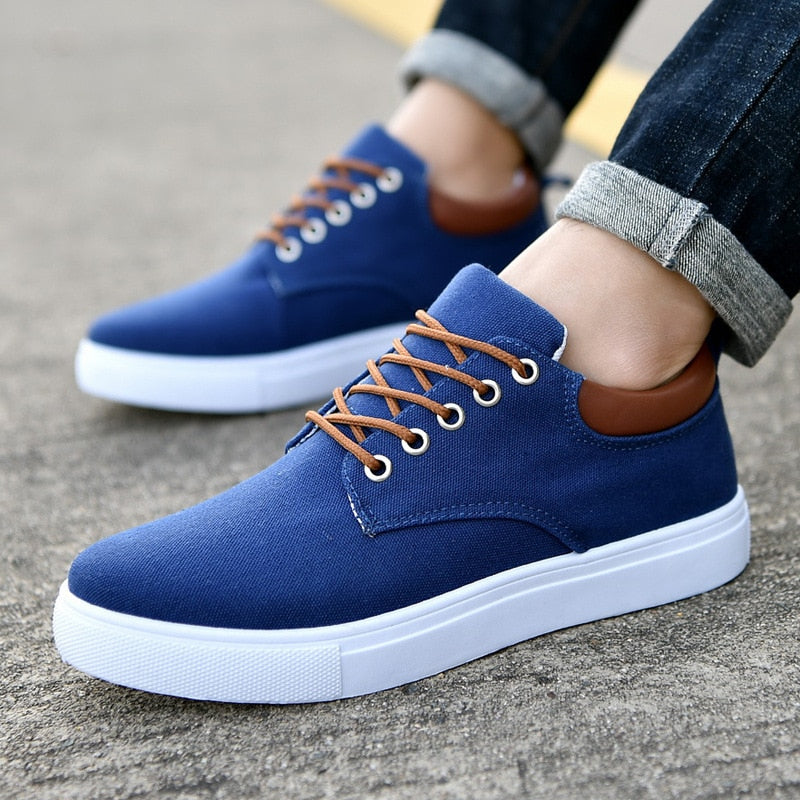 Ultiem comfort in deze David heren sneakers, ideaal voor lange dagen, met witte zool.