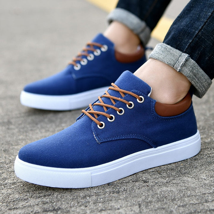 Ultiem comfort in deze David heren sneakers, ideaal voor lange dagen, met witte zool.