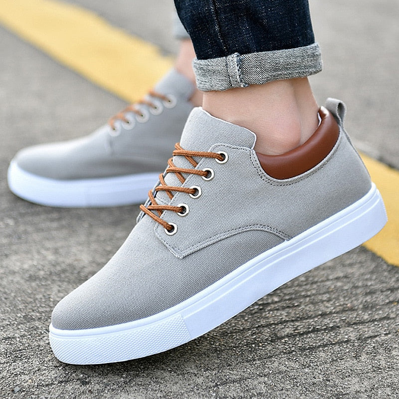Stijlvolle David heren sneakers, laag model met frisse witte zool en comfort voor elk moment.