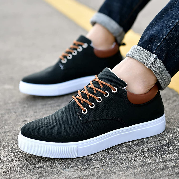 Stijlvolle moderne heren sneakers David, laag model met opvallende witte zool.