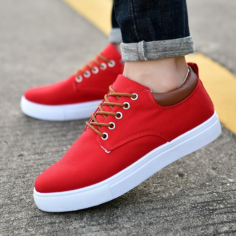Stoere heren sneakers, David model, met comfortabele pasvorm en moderne witte zool.