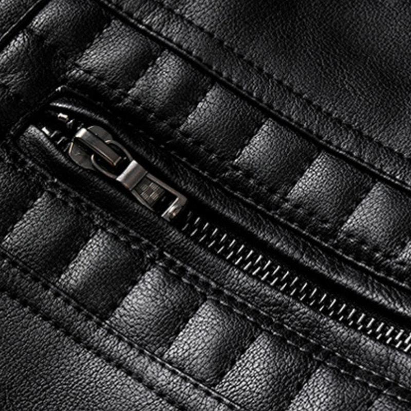 Stijlvol heren capuchonjack met ritszakken en afneembare capuchon in een modern, slank design.