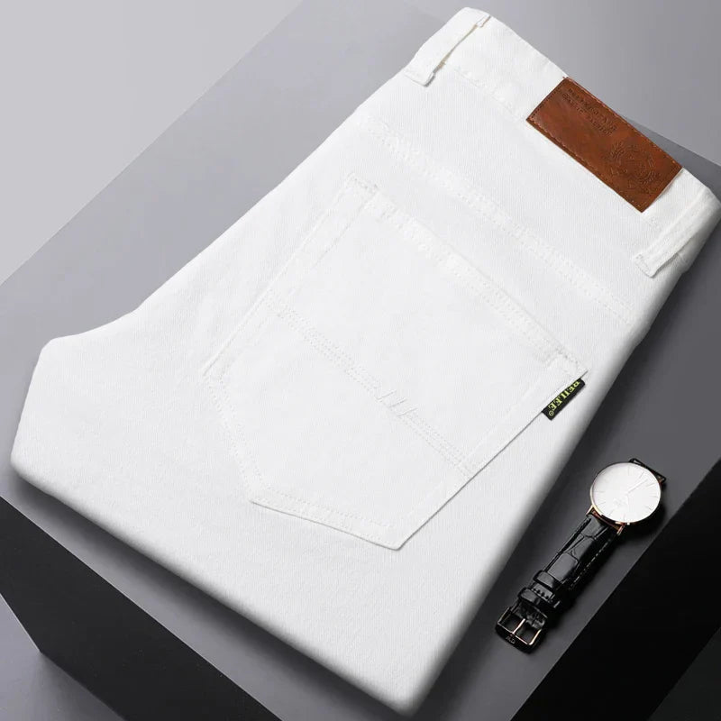 Stijlvolle heren slim fit jeans, blauwe denim broek, getailleerd met klassieke zakken, voor modieuze en comfortabele outfits