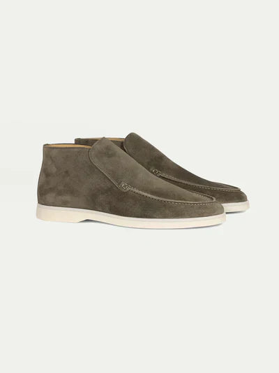 Moderne suède instappers Alexander, essentiële stijlvolle herenschoenen voor elke gelegenheid.