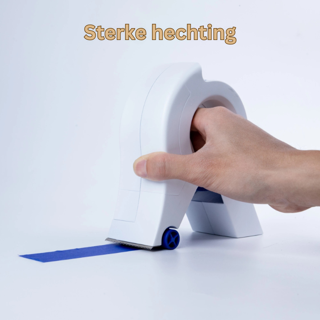 Handige SwiftTape applicator in gebruik, voor het strak aanbrengen van afplaktape langs een muur tijdens renovatie.