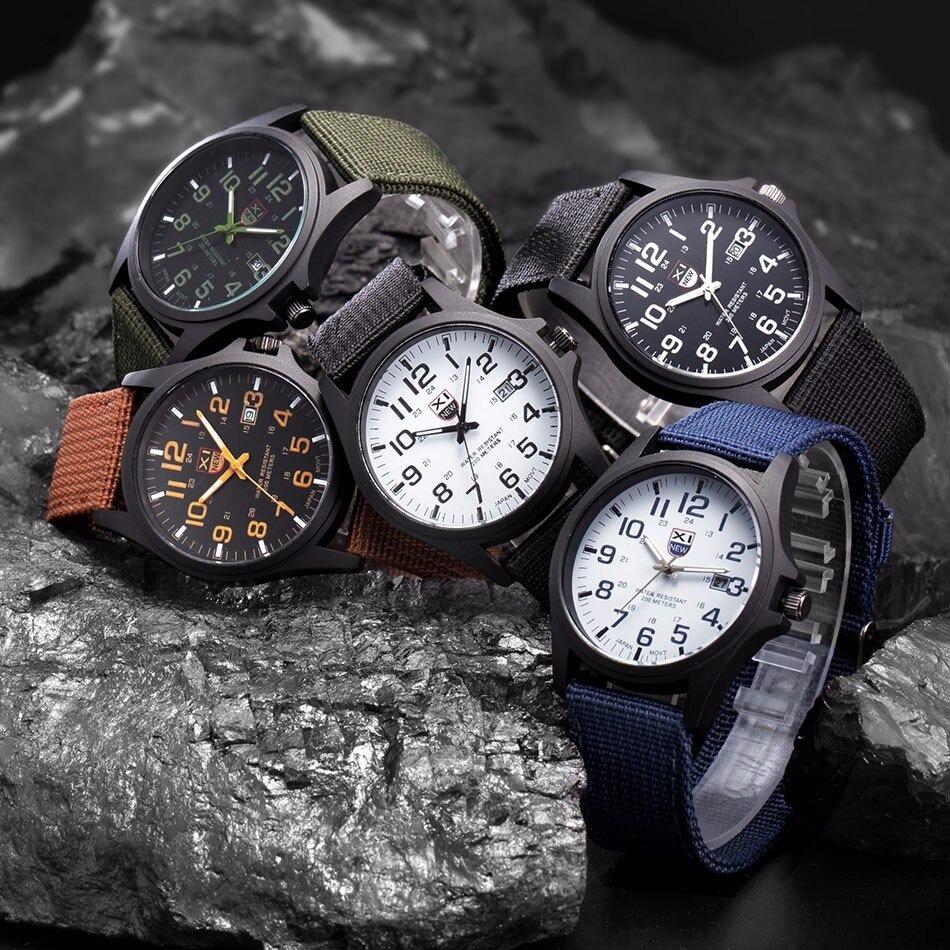 Duurzaam digitaal herenhorloge met siliconen band, schokbestendig en 50M waterdicht. Perfect voor sport.