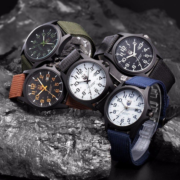Duurzaam digitaal herenhorloge met siliconen band, schokbestendig en 50M waterdicht. Perfect voor sport.