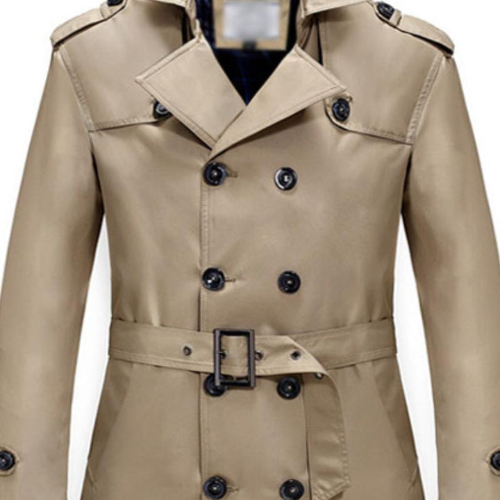 Getailleerde heren trenchcoat, dubbele rij, middellang, in beige, ideale stijlvolle jas voor koele dagen.