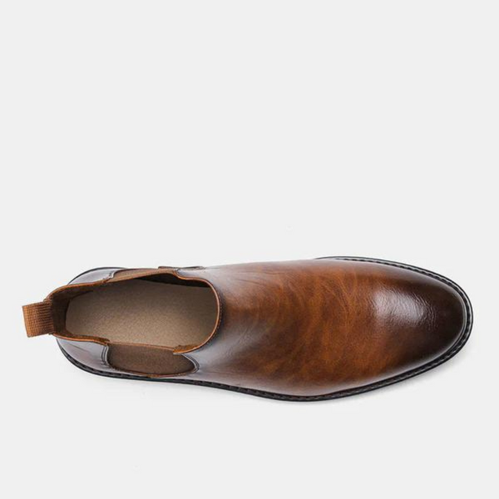 David heren Chelsea boots gecombineerd met een spijkerbroek, perfecte casual herenschoenen.