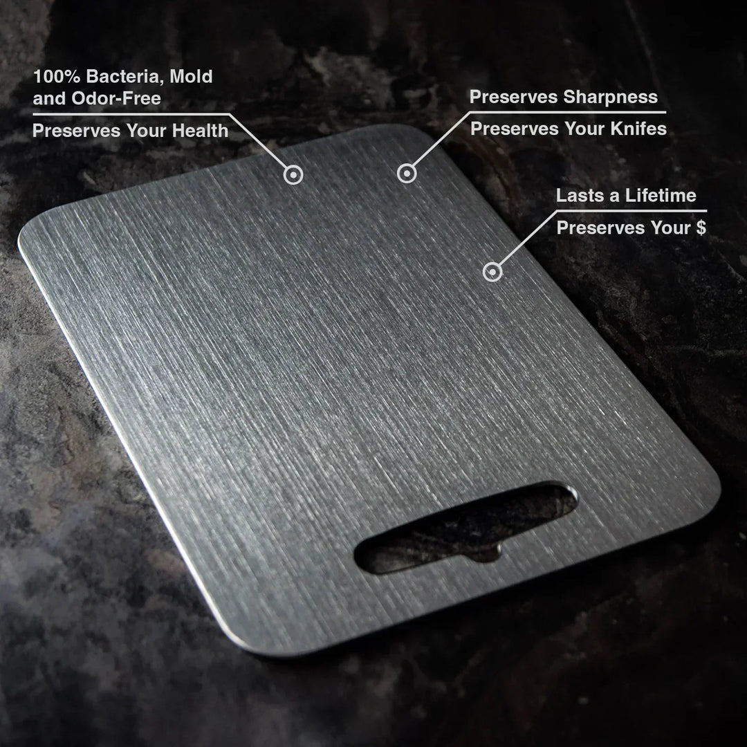 Krasbestendige titanium keukenplank. Deze duurzame snijplank garandeert hygiëne en gaat lang mee in de keuken.