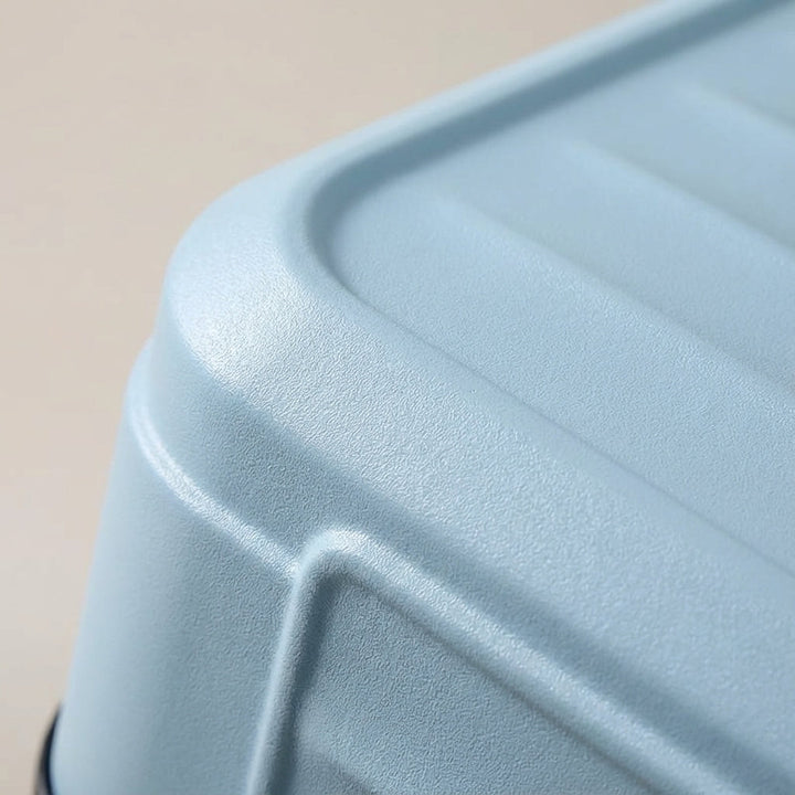 Detail: 360° zwenkwielen en combinatieslot op stevige geribbelde Traveon reiskoffer. Duurzame bagage voor veilige reizen.