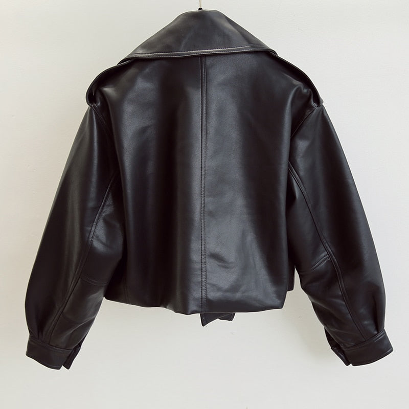 Trendy dames bomberjack Loes, een modieuze en comfortabele leren jas voor het voorjaar en najaar.