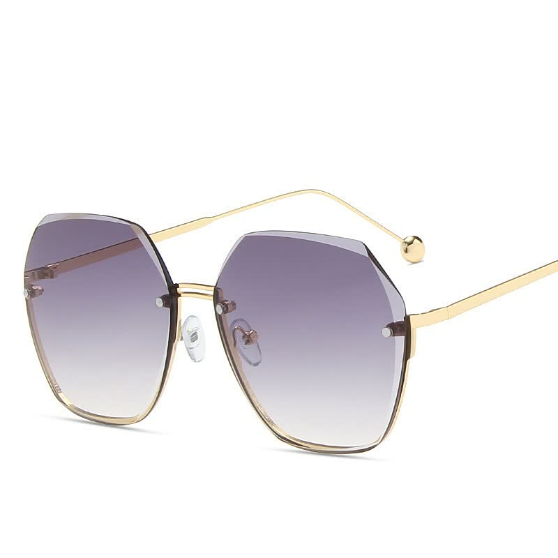 Elegante trendy dames zonnebril, grote glazen voor een chique uitstraling en optimale oogbescherming.