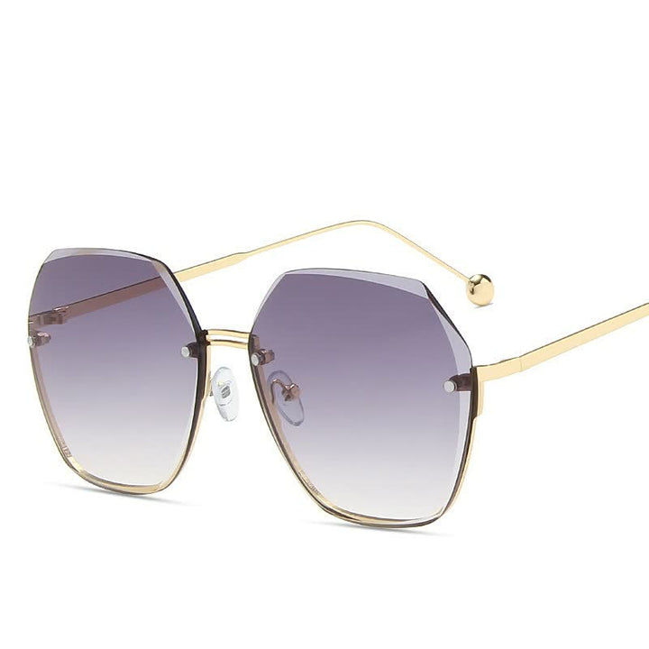 Elegante trendy dames zonnebril, grote glazen voor een chique uitstraling en optimale oogbescherming.