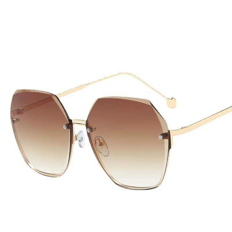 Dames zonnebril met grote glazen, draagt bij aan een trendy zomerlook. Modieus accessoire voor elke vrouw.