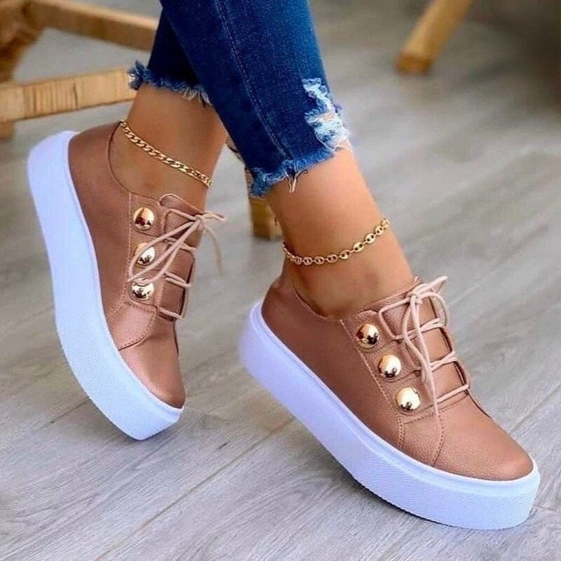 Trendy KaatjesSneaks dames sneakers, wit met comfortabele zool. Stijlvolle vrijetijdsschoen.
