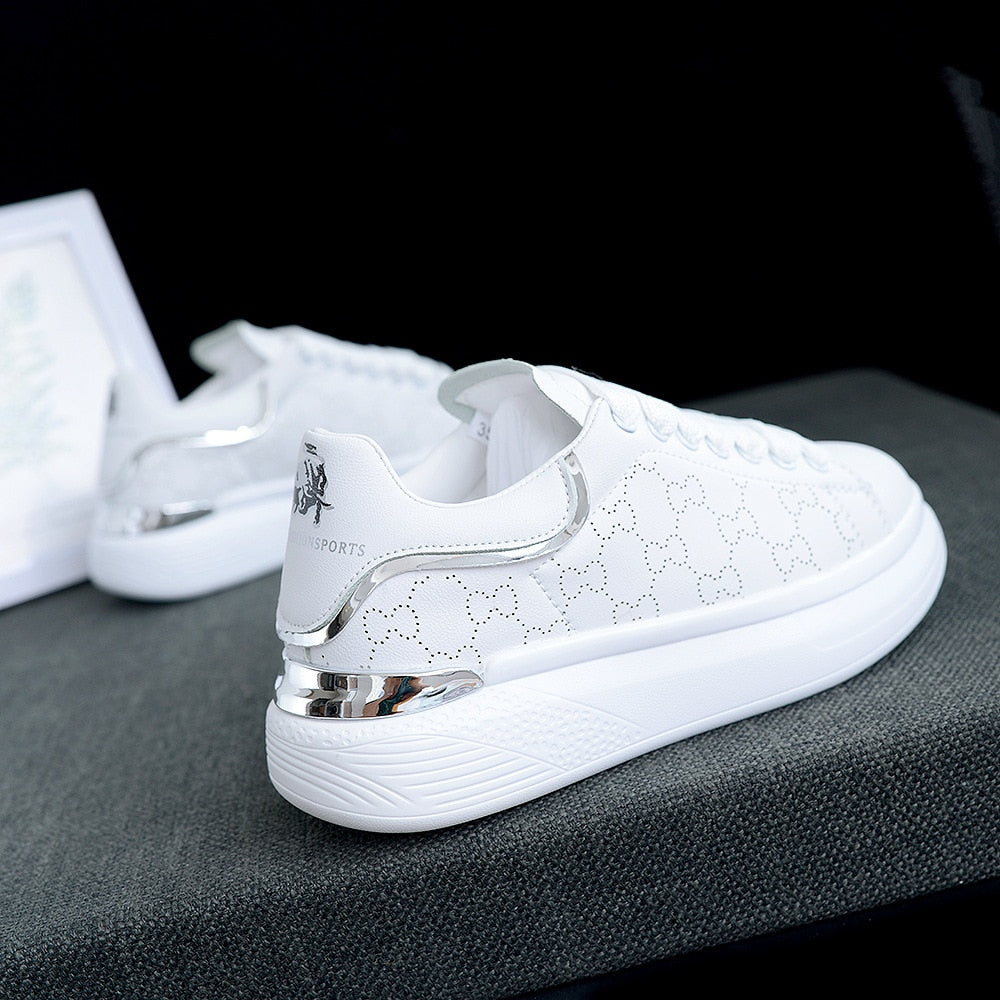 Casual witte TrienkesSneaks dames sneakers met zilveren accenten, perfect voor elke dag.