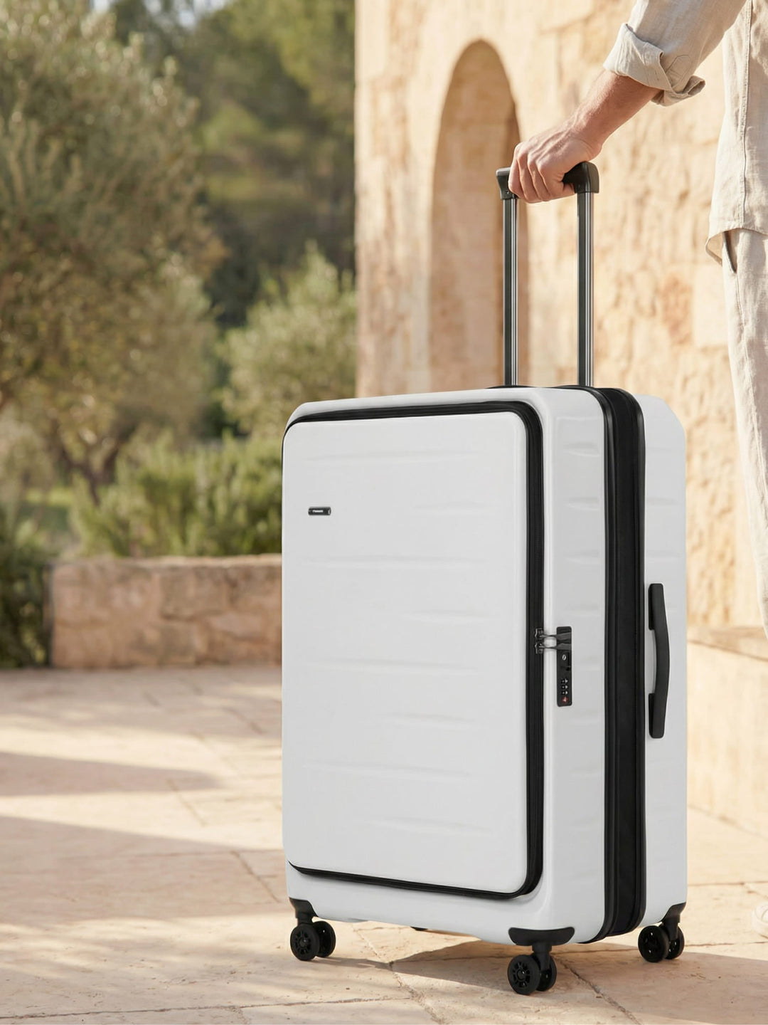 Duurzame harde reiskoffer set met spinnerwielen en geïntegreerd TSA-slot voor veilige bagage.
