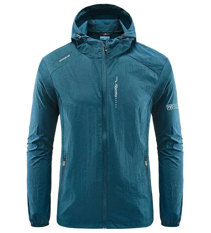 Ultralichte winddichte zomerjas voor heren met zonbescherming, in blauw, donkergrijs en zwart, ideaal voor warme dagen en buitenactiviteiten.