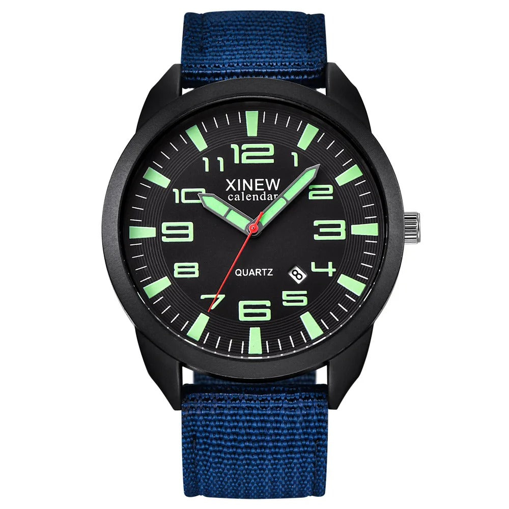 Lumo uniseks quartz horloge met lichtgevende wijzerplaat en kalender, elegant gepresenteerd. Een modern accessoire.