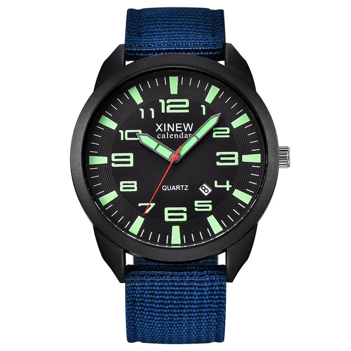 Lumo uniseks quartz horloge met lichtgevende wijzerplaat en kalender, elegant gepresenteerd. Een modern accessoire.