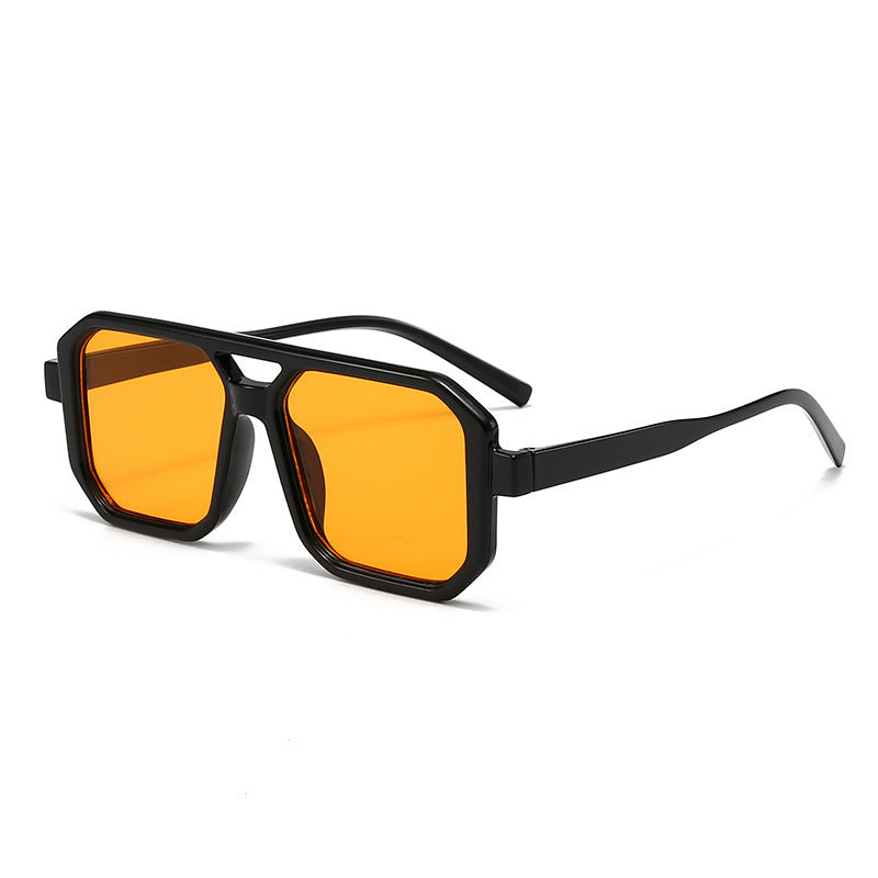 Uniseks oversized aviator zonnebril met dubbele brug en trendy oranje lenzen, perfect als modeaccessoire.