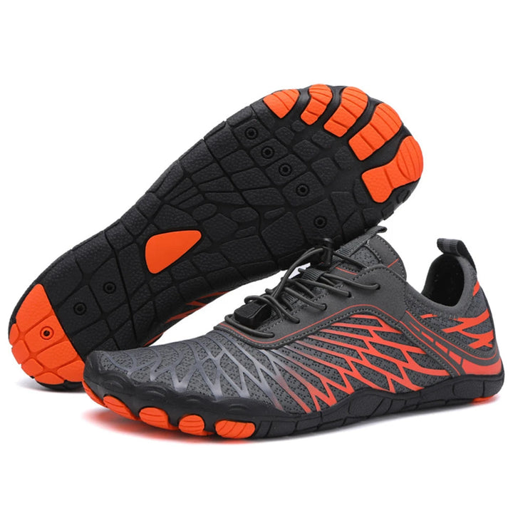 Blauwe watersportschoenen met ademende mesh bovenzijde, ideaal voor surfen en kajakken.