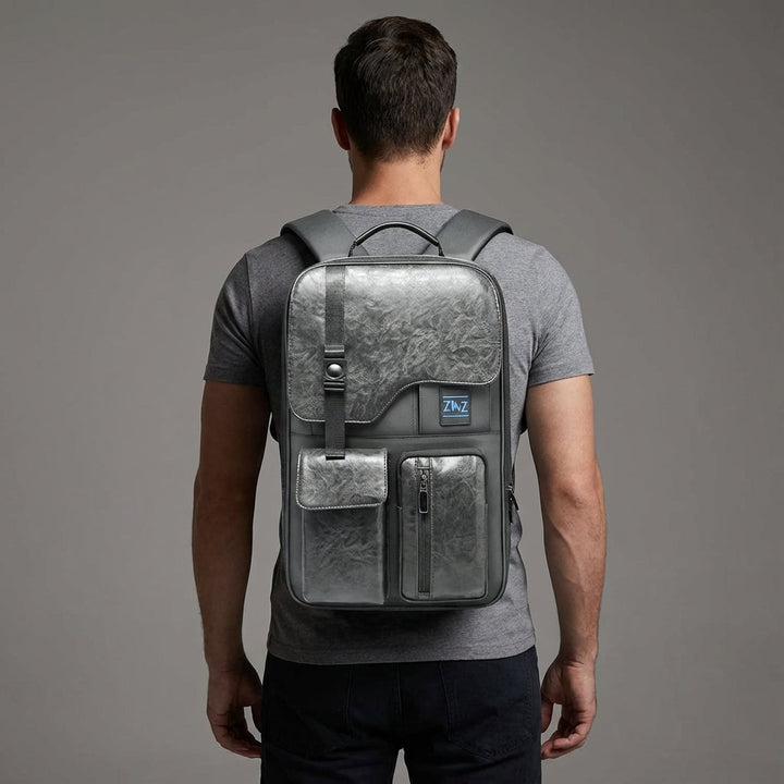Zakelijke rugzak met gewatteerd laptopvak en anti-diefstal ritsen. Duurzaam, waterafstotend en unisex design.