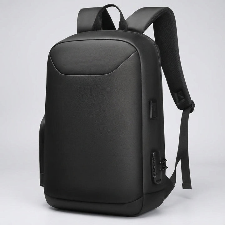 Georganiseerde waterbestendige ChargePack zakelijke rugzak voor laptop, veilig voor werk en reizen.