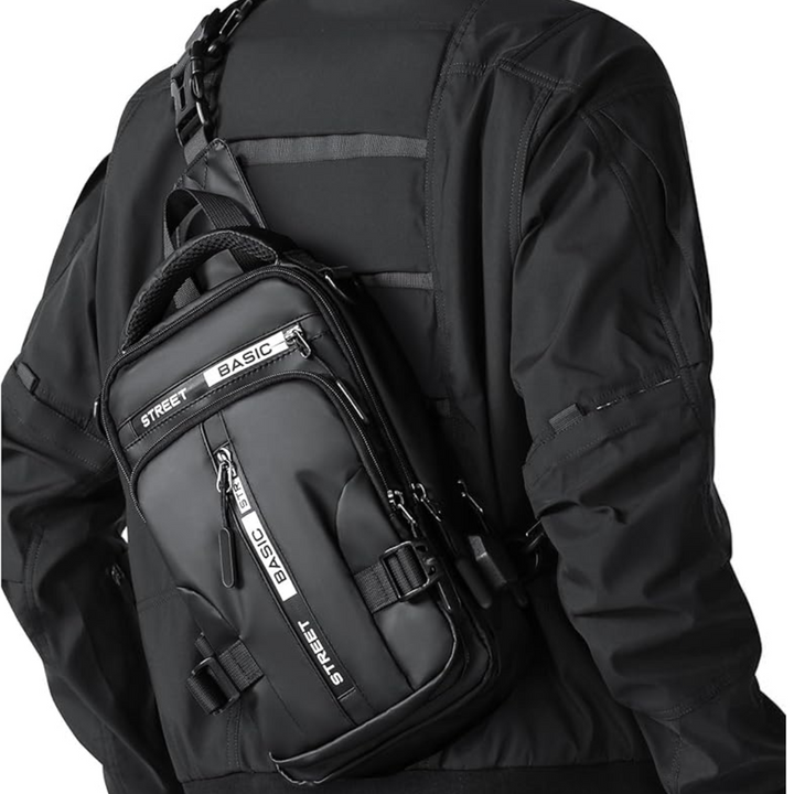 Lichtgewicht en waterafstotende nylon sling tas, perfect als dagrugzak voor reizen en avontuur.