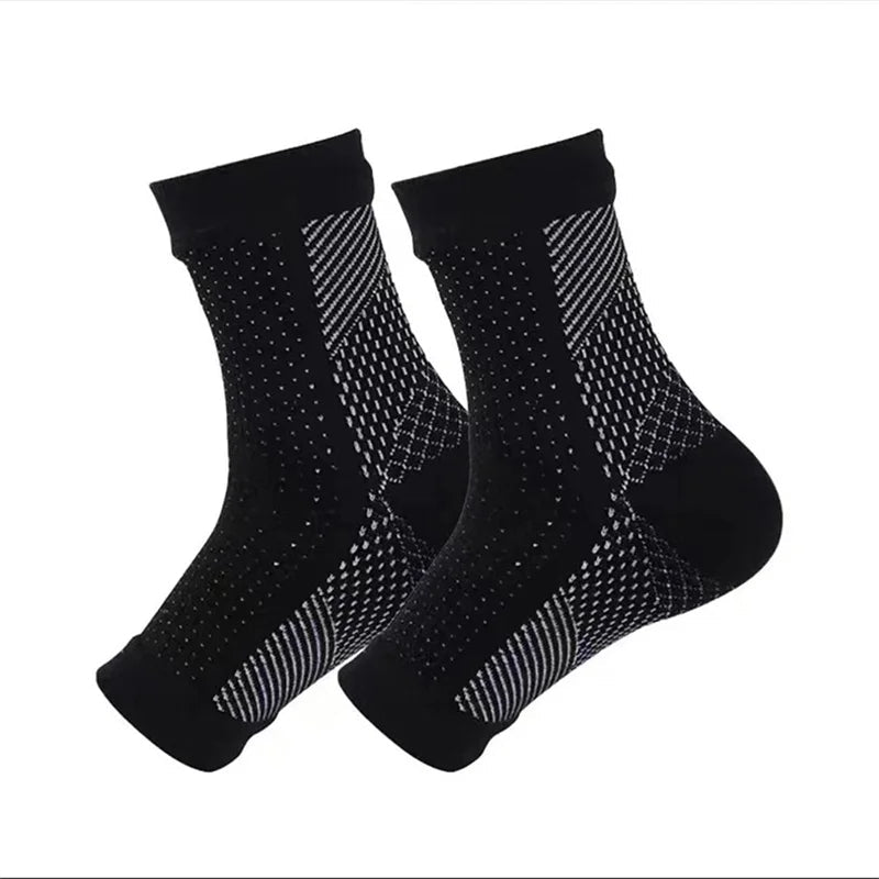 Unisex compressiekousen voor pijnverlichting bij zwelling, neuropathie en fasciitis. Comfortabele ondersteuning.