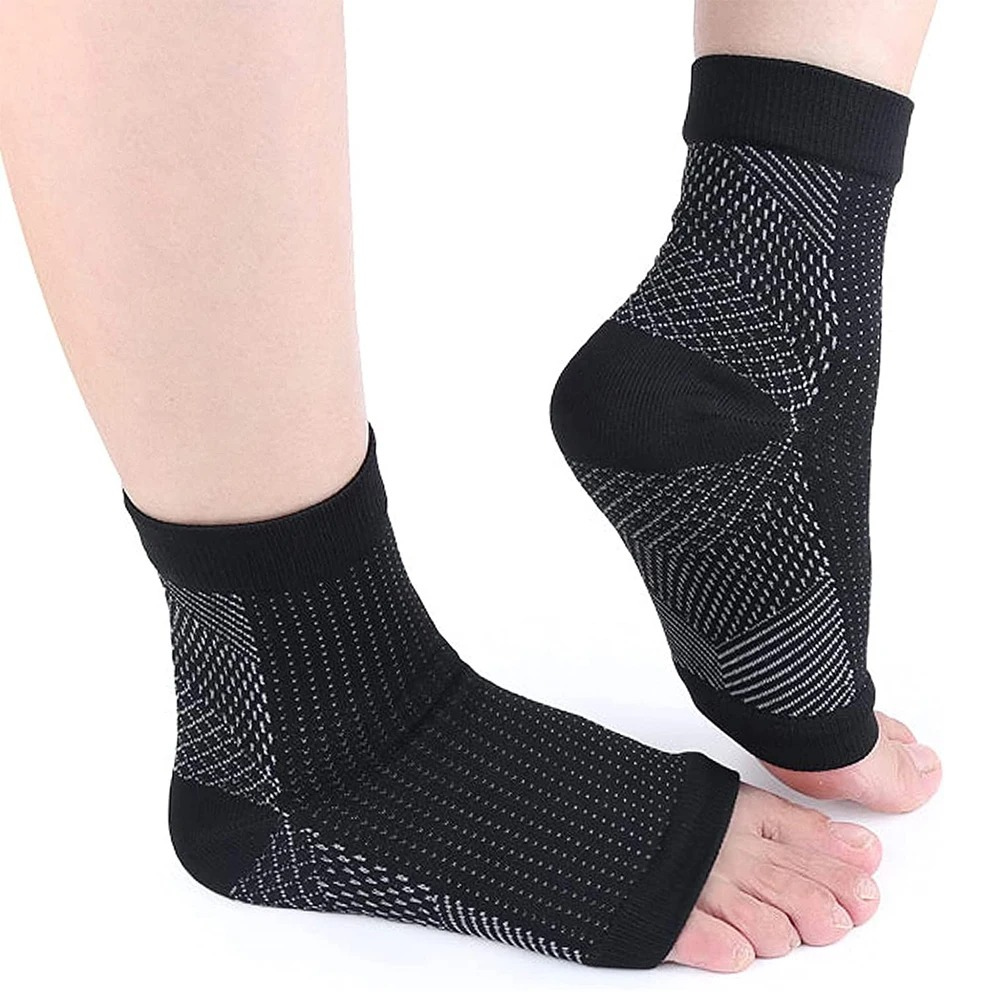 Zachte polyester compressiekousen unisex voor comfortabel dagelijks gebruik, verlichten voetpijn en zwelling.