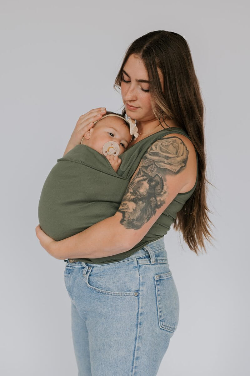 Praktisch unisex baby draagshirt, ideaal voor onderweg, houdt je baby dichtbij en veilig, handsfree.