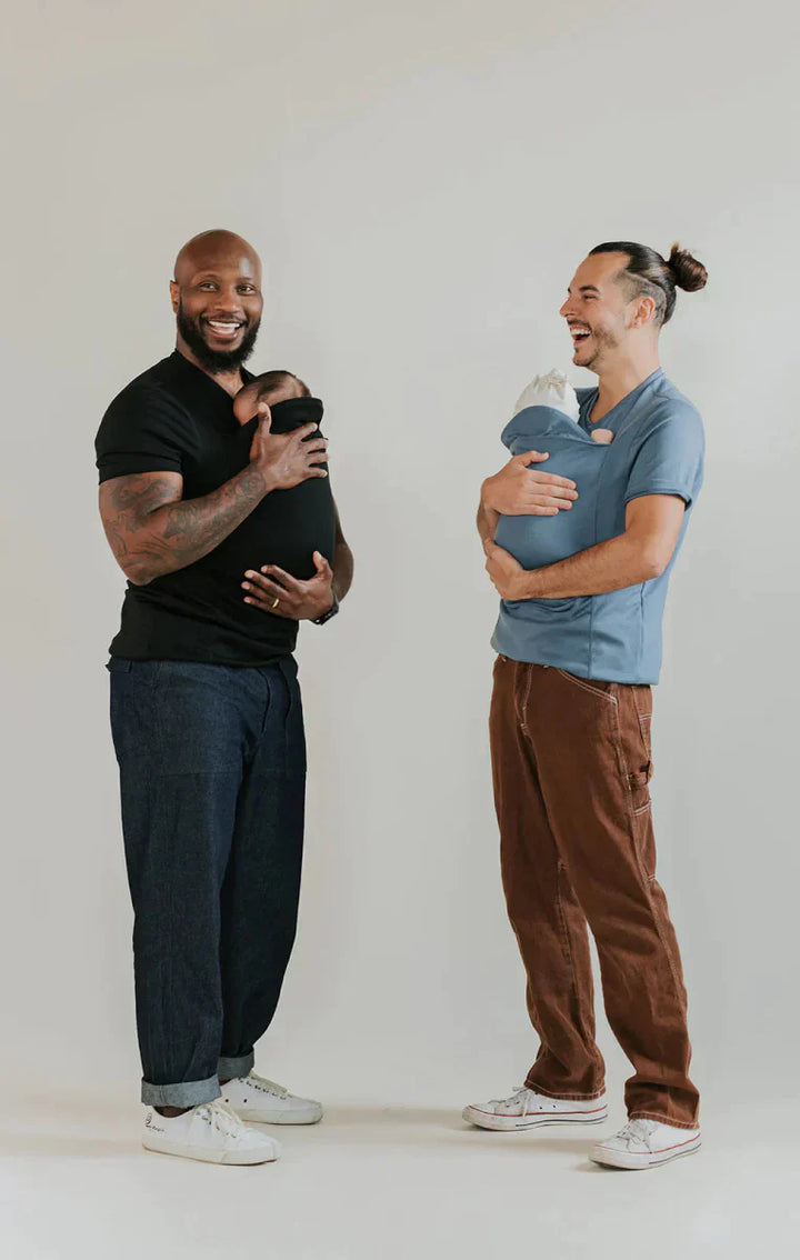 Zacht unisex draagshirt voor babykleding: comfortabel en veilig babydragen voor ouders.