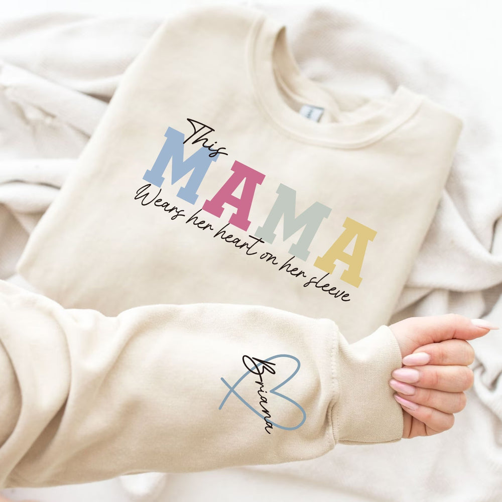 Warme unisex hoodie met namen, perfect als persoonlijk moederdag- of verjaardagscadeau. Gemaakt voor comfort.