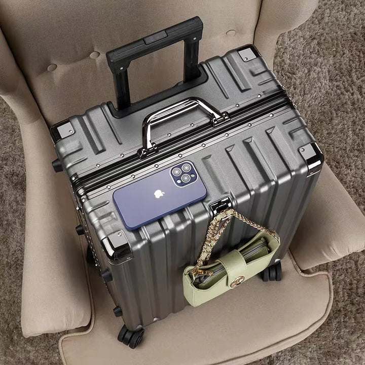 Ergonomische harde reiskoffer met aluminium frame en uitschuifbare trekstang voor comfortabel reizen.