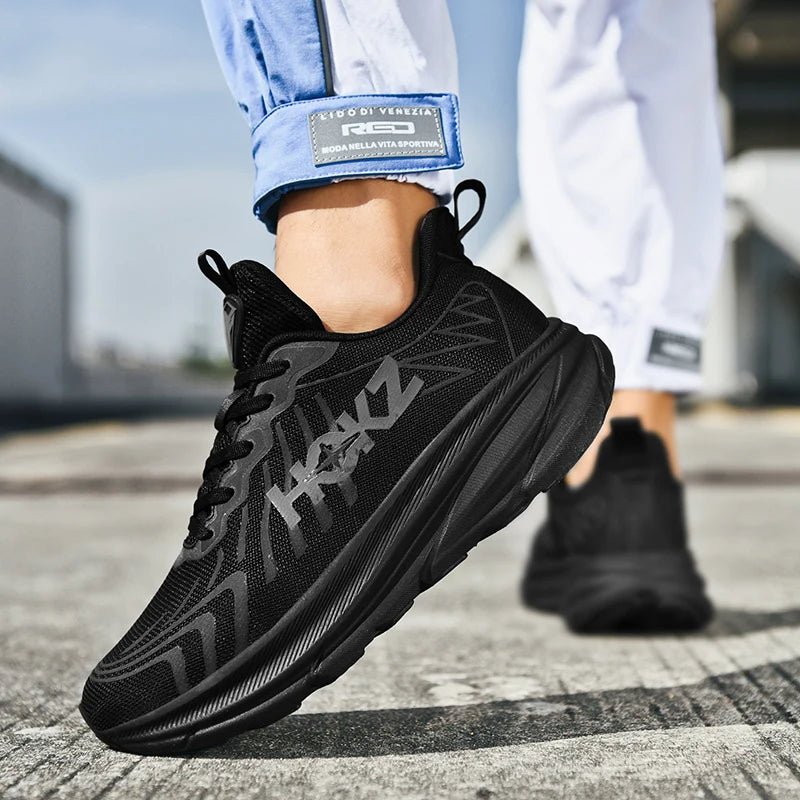 Zwarte unisex sportschoenen met modern design. Perfect voor fitness, hardlopen en wandelen. Comfortabele sneakers.