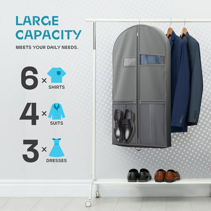 Reistas met vakken en helder venster; beschermt kleding tegen kreuken tijdens transport.