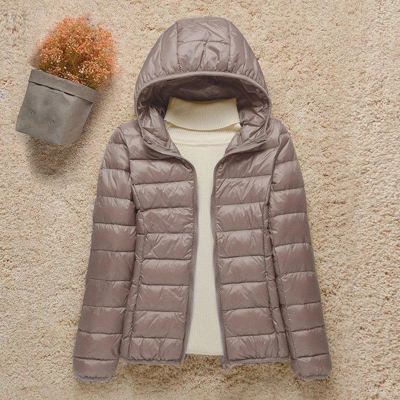 Zachte unisex hoodie, met comfortabele capuchon en trekkoord, perfect voor ontspanning.