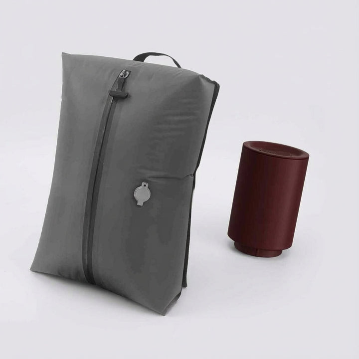 Open compressietas SpaceSwell met ruime vakken voor het organiseren en opbergen van kleding en schoenen op reis.