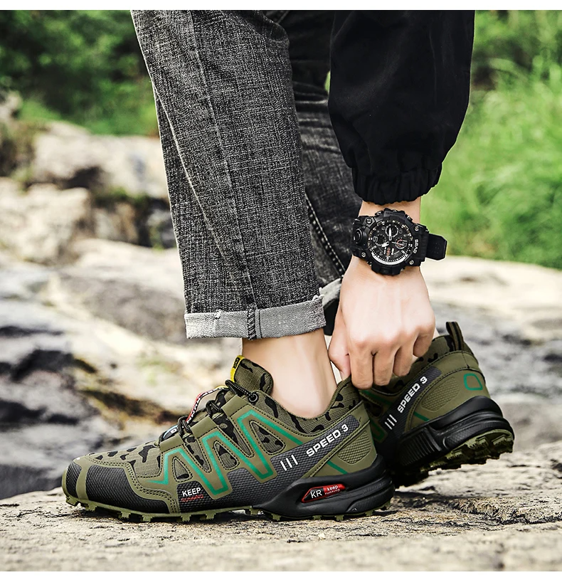 TerraGrip unisex orthopedische hardloopschoen en wandelschoen in donkergrijs, met ademend bovenmateriaal en antislipzool voor outdoorcomfort.