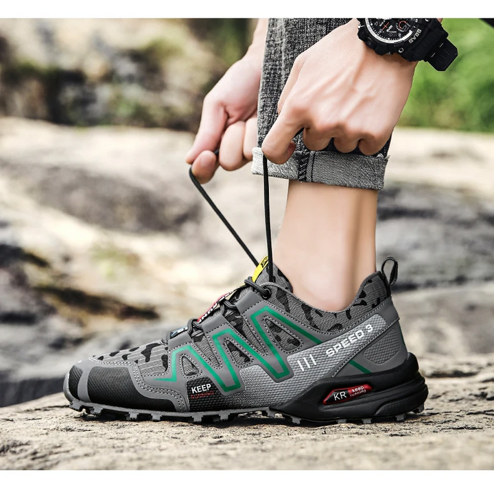 TerraGrip unisex orthopedische hardloopschoen en wandelschoen in donkergrijs, met ademend bovenmateriaal en antislipzool voor outdoorcomfort.
